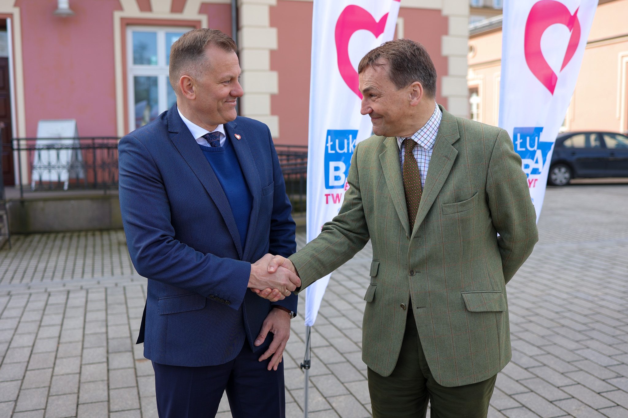 Radosław Sikorski, Minister Spraw Zagranicznych,  wyraził swoje poparcie dla Łukasza Banasia